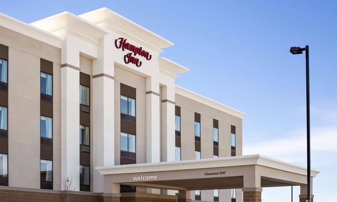 Kingmont Hotel | Hampton Inn Fairmont