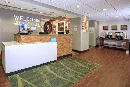 Hays Hotel | Hampton Inn Hays-North of I-70