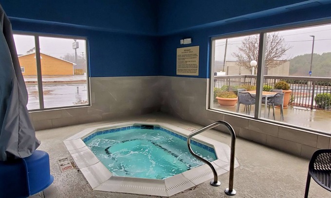 Hillsville Hotel | Hampton Inn Hillsville