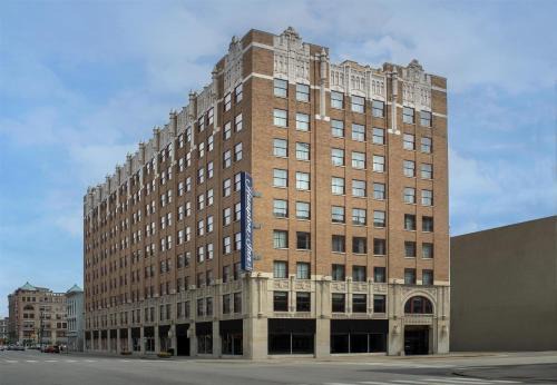 Wholesale District Hotel | Hampton Inn Indianapolis Downtown Across from Circle Centre