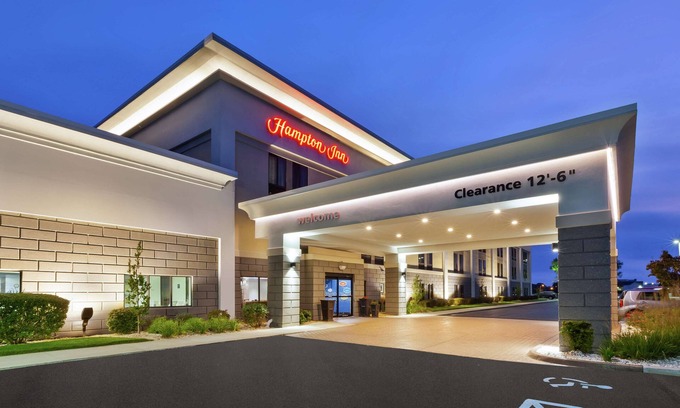 Frenchtown Township Hotel | Hampton Inn Monroe