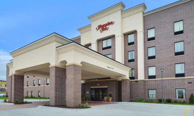 Aksarben - Elmwood Park Hotel | Hampton Inn Omaha Midtown-Aksarben