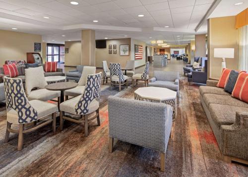Jefferson Manor Hotel | Hampton Inn & Suites Alexandria Old Town Area South