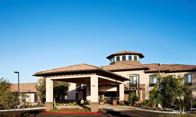 Arroyo Grande Hotel | Hampton Inn & Suites Arroyo Grande