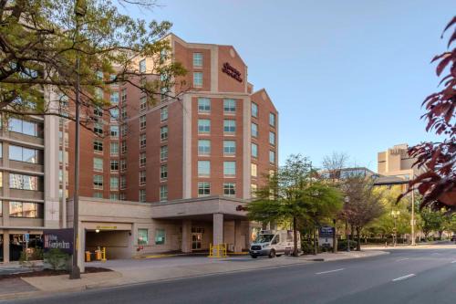 Crystal City Hotel | Hampton Inn & Suites Arlington Crystal City DCA