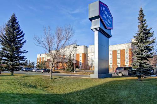 Calgary Hotel | Hampton Inn & Suites by Hilton Calgary-Airport
