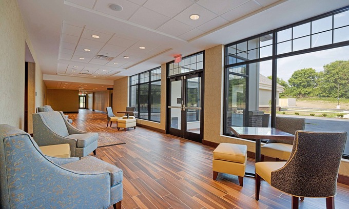 Cazenovia Hotel | Hampton Inn & Suites Cazenovia
