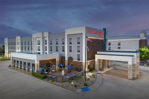 Hurst Hotel | Hampton Inn & Suites Dallas-DFW Airport Hurst