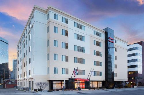 Uptown Hotel | Hampton Inn & Suites Denver-Downtown