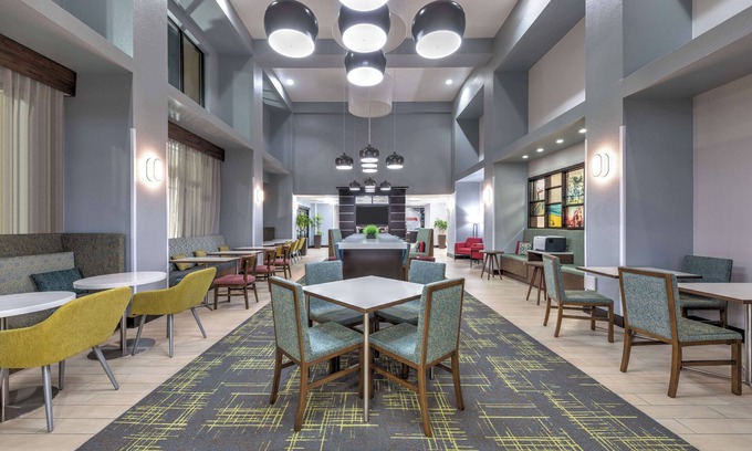 Clute Hotel | Hampton Inn & Suites Lake Jackson-Clute