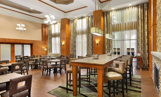 Bedford Hotel | Hampton Inn & Suites Manchester-Bedford