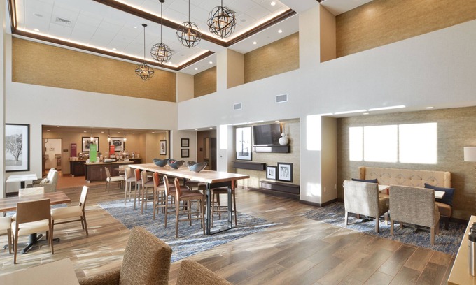 Menomonie Hotel | Hampton Inn & Suites Menomonie-UW Stout