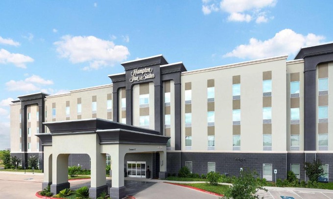Brooks City Base Hotel | Hampton Inn & Suites San Antonio Brooks City Base, TX