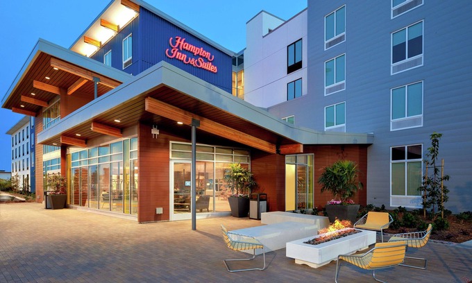 San Diego Hotel | Hampton Inn & Suites San Diego Airport Liberty Station