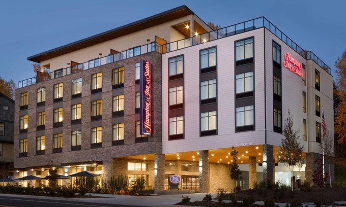 Renton Hotel | Hampton Inn & Suites Seattle/Renton, Wa