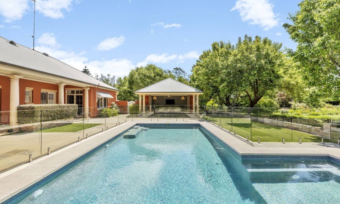 Arcadia Cottage | Hampton's Cottage with a Pool Close To Sydney
