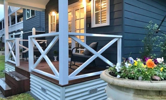 Rye House | Hamptons In Rye Green Room 3 Mins to Hot Springs!