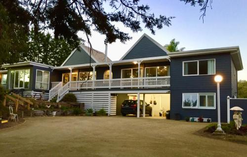 Rye House | Hamptons In Rye Studio - 3 Mins from Famous Hot Springs!