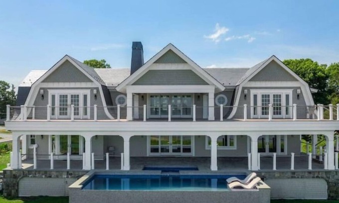 Hampton Bays House | Hamptons waterfront gem!