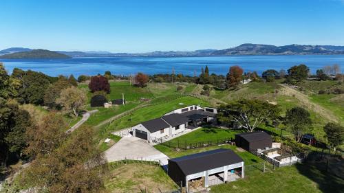 Hamurana House | Hamurana Lakeview Farmhouse Luxury Retreat