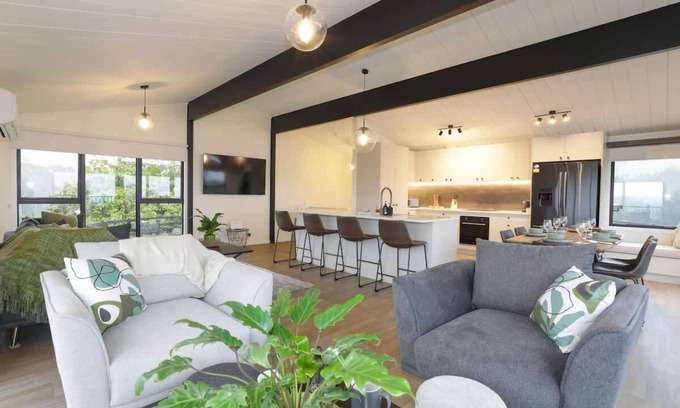 Hamurana House | Hamurana Views | Great Lake & Farm Views with Spa