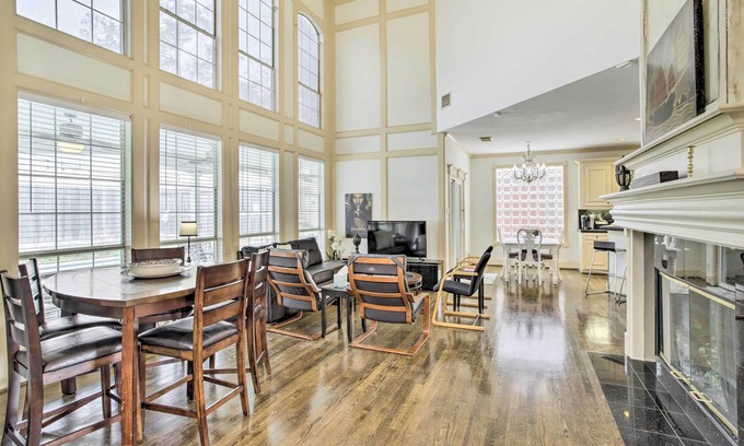 Spring Branch East House | ‘Han Solo's Hideout’ Luxe Houston Home w/Pool!