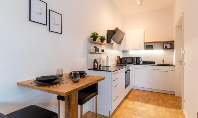Holzgerlingen Apartment | Handmade I Modern I Luxury I Kitchen I Home Office I Parkplatz