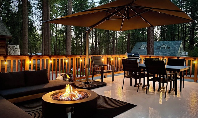 Lower Kingsbury House | Hangout Den, Hot Tub for 8, Firepit, Trails, Beach 1 mile, Sleeps 10