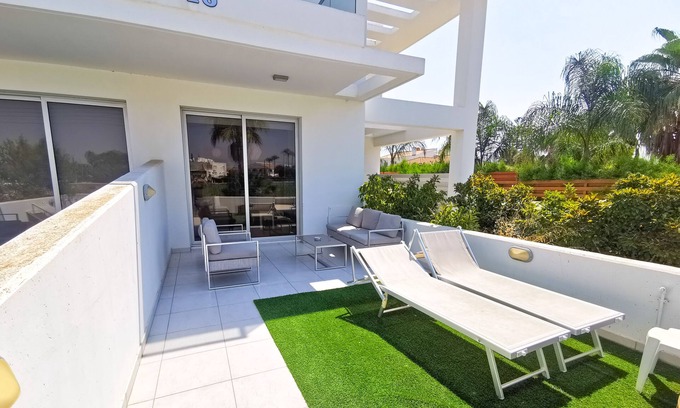 Larnaca District Apartment | Happy Day Dreamer Apartments - Coral Beach Suite