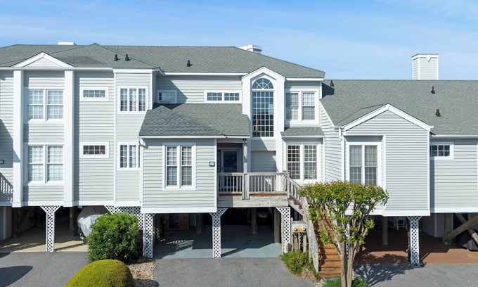 Manteo House | Happy Endings OBX: Canalfront | Shared Pool Access