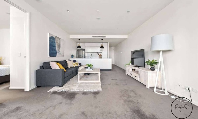 Newcastle Apartment | Happy Honeysuckle - WiFi included - No Airbnb Fees