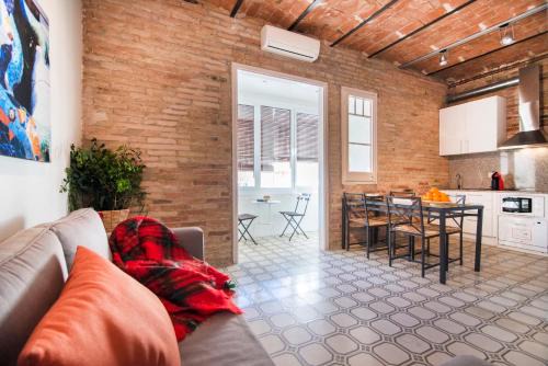 El Camp de l'Arpa del Clot Apartment | Happy People Gaudi Sant Pau Apartments