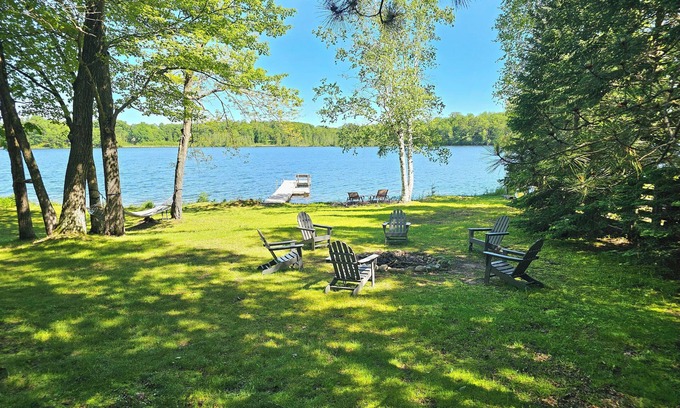 Spooner Cabin | Happy Shores Log Cabin on Spooner Lake