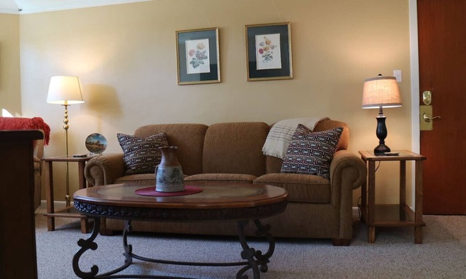 Miles City Apartment | Happy Trails Apartment