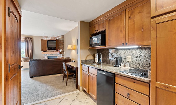Tamarack Apartment | Happy Trails Captivating Lodge King Studio Condo |Jet Tub and Fireplace