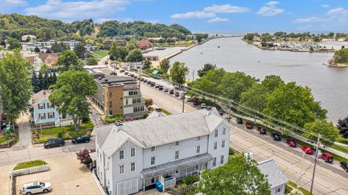 Grand Haven Bed & Breakfast | Harbor House Inn