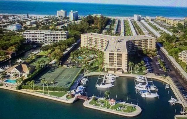 Siesta Key Apartment | Harbor Towers Yacht and Racquet Club on Siesta Key