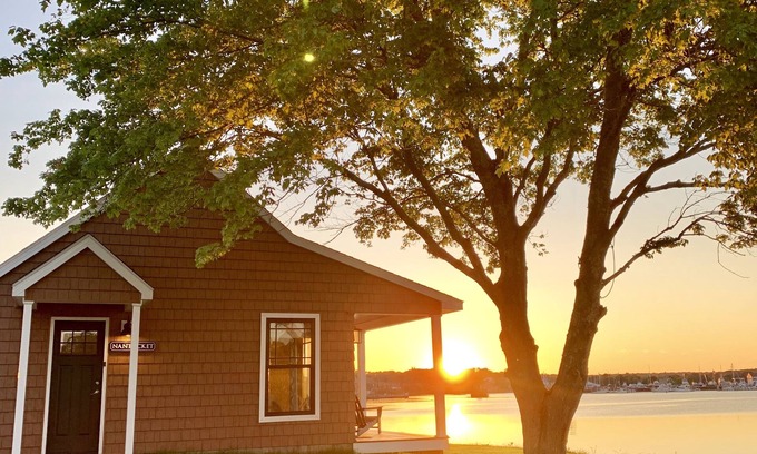 West Mystic Cottage | Harbor View Landing Mystic, CT - The Nantucket Waterfront Cottage