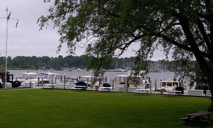 Saugatuck Apartment | Harborview Bayfront II King