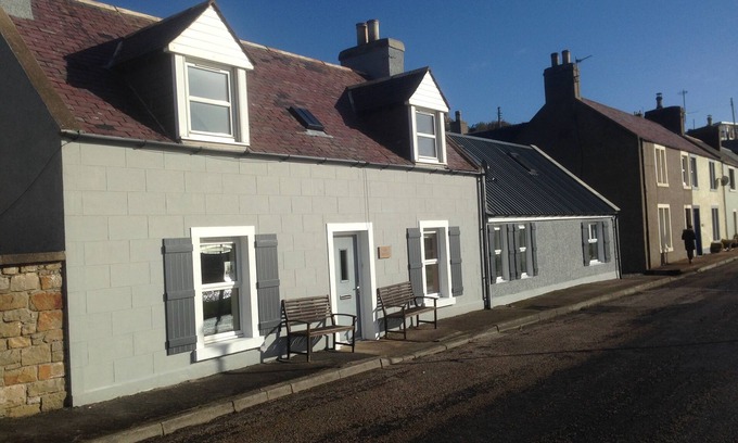 Helmsdale House | Harbourside large detached house with enclosed garden