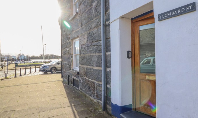 Porthmadog Cottage | HARBOURSIDE, pet friendly, character holiday cottage in Porthmadog