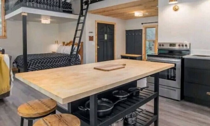 Sulphur Cabin | Hard to Find Cabin