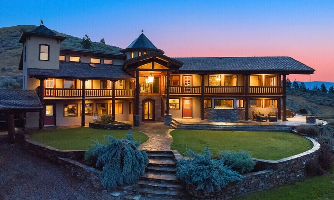 Republic House | Hardrock Ranch - Gorgeous Lake & Mountain Views