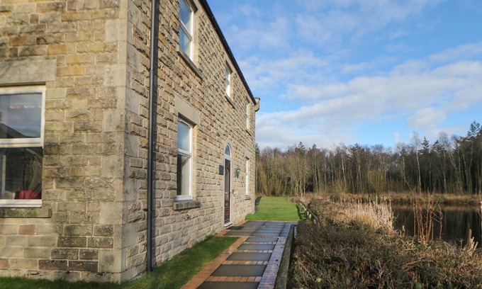 Beeley Cottage | HARDWICK, family friendly, character holiday cottage in Two Dales