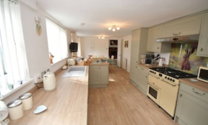 Woodhall Spa House | Hare Lodge - Spacious 2 Bedroom Attached Bungalow With Parking and Garden