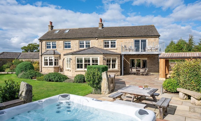 Richmond Cottage | Harelands - a house that sleeps 8 guests in 4 bedrooms