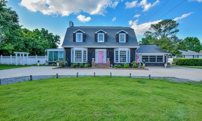 Tuscaloosa House | Hargrove House - Large home with fenced in backyard and close to campus!