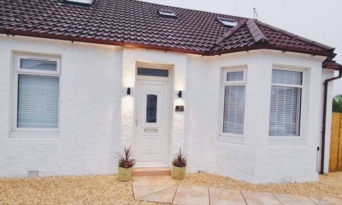 Prestwick House | Harling House - 4 Bedroom - Briarhill Road