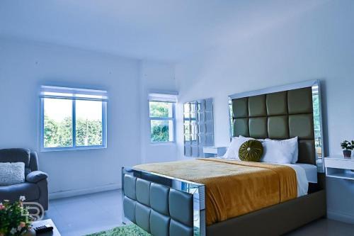 Kingston Apartment | Harloes Suites - Kingston - Free Parking and Pool