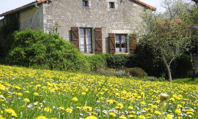 Salles-de-Villefagnan Cottage | Harmonie Has Lovely Country Views And A Relaxing Walled Courtyard Terrace With Splash Pool